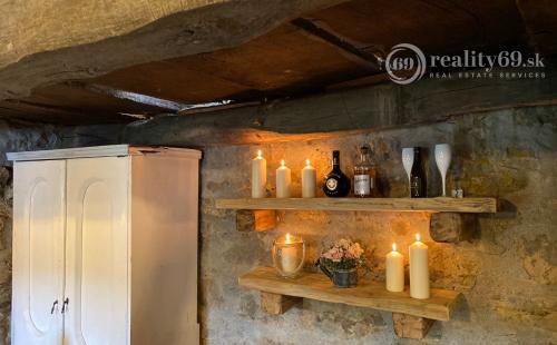PRENÁJOM - SZŐLŐSARDÓ ROMANTICKÁ VIDIECKA USADLOSŤ IBA 50 KM OD KOŠÍC -  V LONE PRÍRODY.