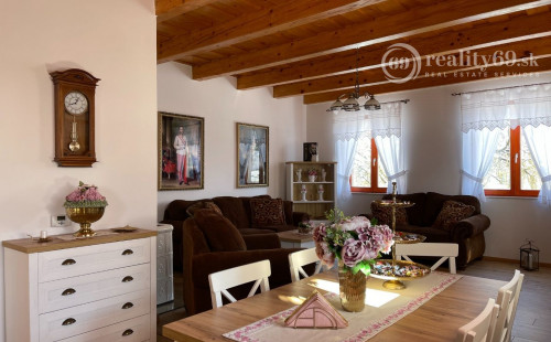 PRENÁJOM - AGGTELEK ROMANTICKÝ VIDIECKY DOM IBA 70 KM OD KOŠÍC -  V KRÁSNOM PROSTREDÍ