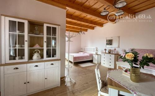 PRENÁJOM - AGGTELEK ROMANTICKÝ VIDIECKY DOM IBA 70 KM OD KOŠÍC -  V KRÁSNOM PROSTREDÍ