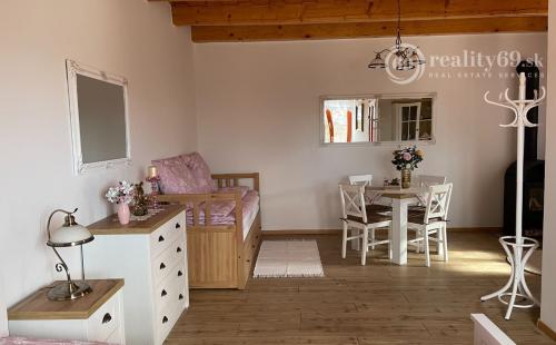 PRENÁJOM - AGGTELEK ROMANTICKÝ VIDIECKY DOM IBA 70 KM OD KOŠÍC -  V KRÁSNOM PROSTREDÍ