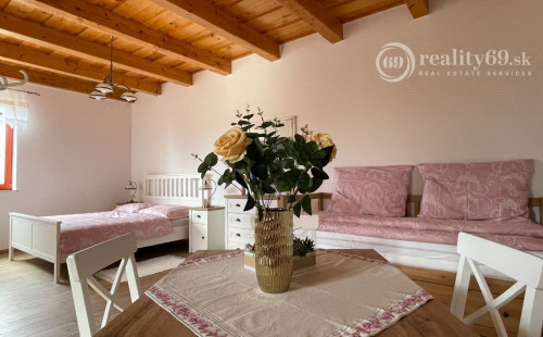 PRENÁJOM - AGGTELEK ROMANTICKÝ VIDIECKY DOM IBA 70 KM OD KOŠÍC -  V KRÁSNOM PROSTREDÍ