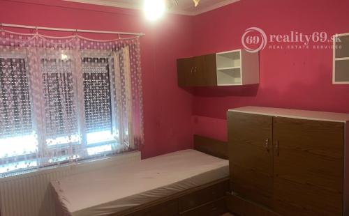 MAĎARSKO - SZENDRO - 2 A 1/2 IZBOVÝ KOMPLETNE ZREKONŠTRUOVANÝ RODINNÝ DOM.