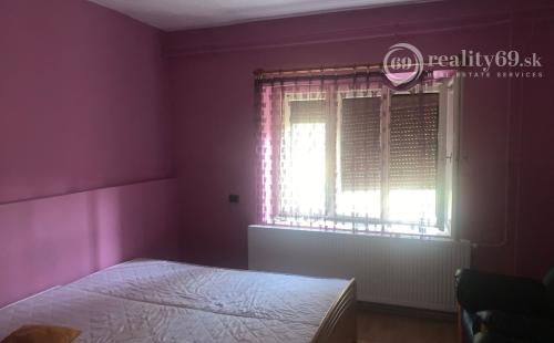 MAĎARSKO - SZENDRO - 2 A 1/2 IZBOVÝ KOMPLETNE ZREKONŠTRUOVANÝ RODINNÝ DOM.