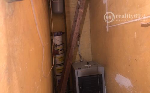 MAĎARSKO - SZENDRO - 2 A 1/2 IZBOVÝ KOMPLETNE ZREKONŠTRUOVANÝ RODINNÝ DOM.