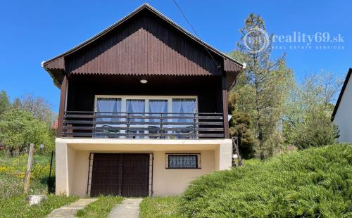 PREDANÉ - MAĎARSKO - JAZERO RAKACA - 2 IZBOVÁ CHATA S TOP VÝHĽADOM NA JAZERO S TERASOU.