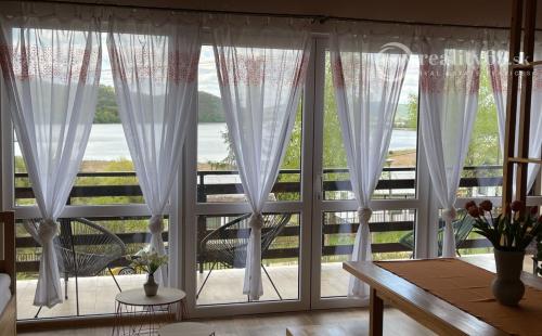 PREDANÉ - MAĎARSKO - JAZERO RAKACA - 2 IZBOVÁ CHATA S TOP VÝHĽADOM NA JAZERO S TERASOU.