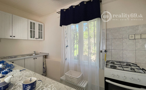 PREDANÉ - MAĎARSKO - JAZERO RAKACA - PEKNÁ 2 IZBOVÁ CHATA PRI JAZERE S TERASOU.