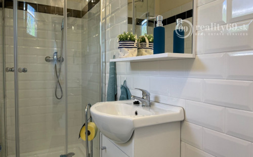 PREDANÉ - MAĎARSKO - JAZERO RAKACA - PEKNÁ 2 IZBOVÁ CHATA PRI JAZERE S TERASOU.