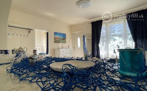 PREDANÉ - MAĎARSKO - JAZERO RAKACA - PEKNÁ 2 IZBOVÁ CHATA PRI JAZERE S TERASOU.