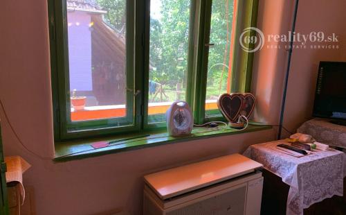 MAĎARSKO - ZSUJTA 25 KM OD KOŠIC KRÁSNY TEHLOVÝ DOM, RYBÁRSKE PROSTREDIE, RELAX.