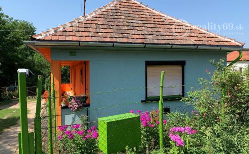 MAĎARSKO - ZSUJTA 25 KM OD KOŠIC KRÁSNY TEHLOVÝ DOM, RYBÁRSKE PROSTREDIE, RELAX.