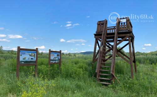 MAĎARSKO - JAZERO RAKACA  STAVEBNÝ POZEMOK 201 M2 - IS NA POZEMKU.