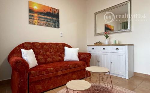 PREDANÉ - MAĎARSKO - JAZERO RAKACA - ZARIADENÁ 2 IZBOVÁ CHATA PRI JAZERE S TERASOU.