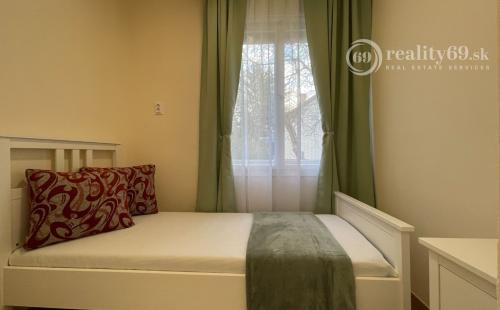 PREDANÉ - MAĎARSKO - JAZERO RAKACA - ZARIADENÁ 2 IZBOVÁ CHATA PRI JAZERE S TERASOU.