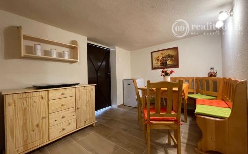 PREDANÉ - MAĎARSKO - JAZERO RAKACA - ZARIADENÁ 2 IZBOVÁ CHATA PRI JAZERE S TERASOU.