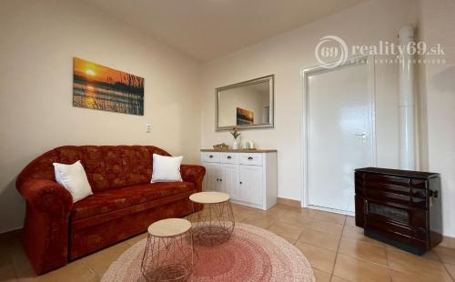 PREDANÉ - MAĎARSKO - JAZERO RAKACA - ZARIADENÁ 2 IZBOVÁ CHATA PRI JAZERE S TERASOU.