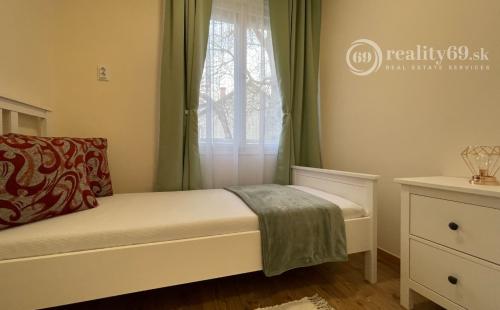 PREDANÉ - MAĎARSKO - JAZERO RAKACA - ZARIADENÁ 2 IZBOVÁ CHATA PRI JAZERE S TERASOU.