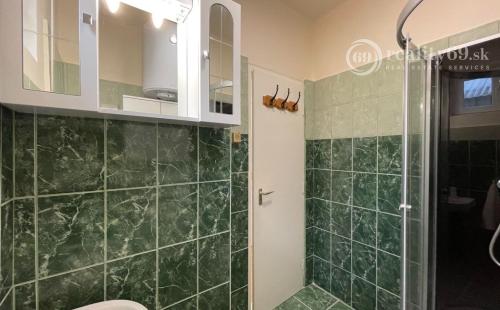 PREDANÉ - MAĎARSKO - JAZERO RAKACA - ZARIADENÁ 2 IZBOVÁ CHATA PRI JAZERE S TERASOU.