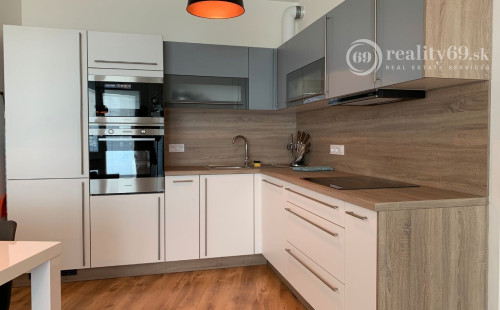 STARÉ MESTO - STROJÁRENSKÁ NOVOSTAVBA 2 IZBOVÝ KOMPLETNE ZARIADENÝ TEHLOVÝ BYT.