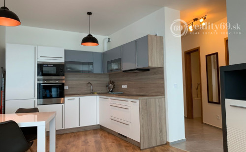 STARÉ MESTO - STROJÁRENSKÁ NOVOSTAVBA 2 IZBOVÝ KOMPLETNE ZARIADENÝ TEHLOVÝ BYT.