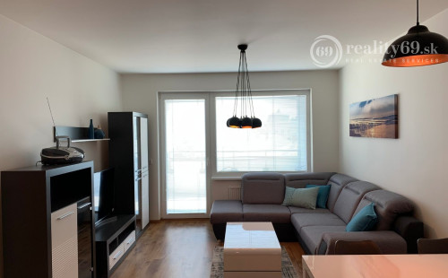 STARÉ MESTO - STROJÁRENSKÁ NOVOSTAVBA 2 IZBOVÝ KOMPLETNE ZARIADENÝ TEHLOVÝ BYT.