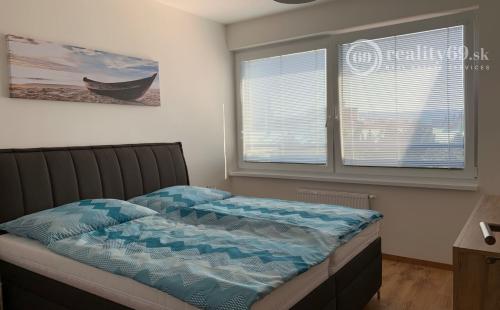 STARÉ MESTO - STROJÁRENSKÁ NOVOSTAVBA 2 IZBOVÝ KOMPLETNE ZARIADENÝ TEHLOVÝ BYT.