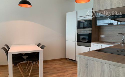 STARÉ MESTO - STROJÁRENSKÁ NOVOSTAVBA 2 IZBOVÝ KOMPLETNE ZARIADENÝ TEHLOVÝ BYT.