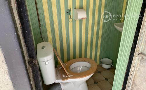 MAĎARSKO - JAZERO RAKACA - POSCHODOVÁ CHATA PRI JAZERE S TERASOU, GARÁŽ.