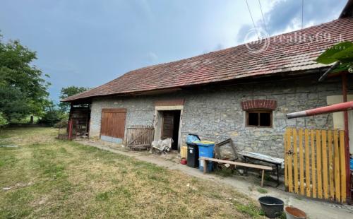 MAĎARSKO - HIDVEGARDÓ 3 IZBOVÝ RODINNÝ DOM V DOBROM POVODNOM STAVE, VÝBORNÁ LOKALITA