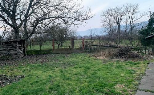 MAĎARSKO - HIDVEGARDÓ 3 IZBOVÝ RODINNÝ DOM V DOBROM POVODNOM STAVE, VÝBORNÁ LOKALITA