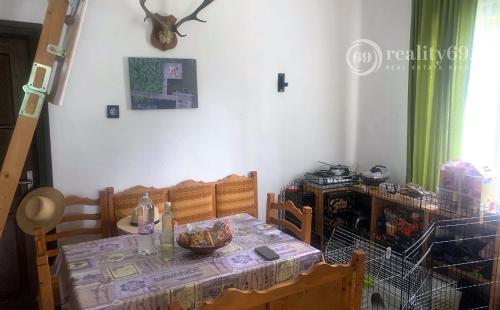 MAĎARSKO - JAZERO RAKACA - 4 IZBOVÁ CHATA S OBYTNÝM PODKROVÍM, SAMOSTATNÁ PIVNICA S VINÁRŇOU.