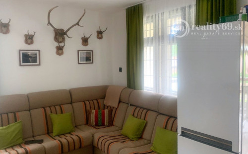 MAĎARSKO - JAZERO RAKACA - 4 IZBOVÁ CHATA S OBYTNÝM PODKROVÍM, SAMOSTATNÁ PIVNICA S VINÁRŇOU.