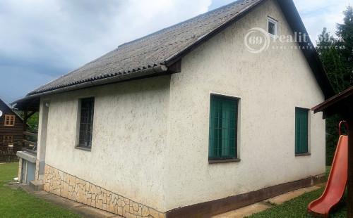 MAĎARSKO - JAZERO RAKACA - 4 IZBOVÁ CHATA S OBYTNÝM PODKROVÍM, SAMOSTATNÁ PIVNICA S VINÁRŇOU.