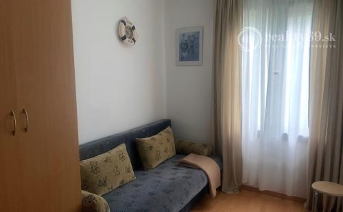 MAĎARSKO - JAZERO RAKACA - 4 IZBOVÁ CHATA S OBYTNÝM PODKROVÍM, SAMOSTATNÁ PIVNICA S VINÁRŇOU.