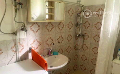 MAĎARSKO - JAZERO RAKACA - 4 IZBOVÁ CHATA S OBYTNÝM PODKROVÍM, SAMOSTATNÁ PIVNICA S VINÁRŇOU.