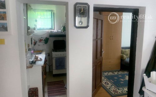 MAĎARSKO - JAZERO RAKACA - 4 IZBOVÁ CHATA S OBYTNÝM PODKROVÍM, SAMOSTATNÁ PIVNICA S VINÁRŇOU.