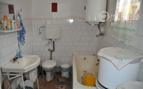 MAĎARSKO - GONC 2 A POLIZBOVÝ RD NA VÝBORNOM MIESTE S UDRŽIAVANOU KVETINOVOU ZÁHRADOU.