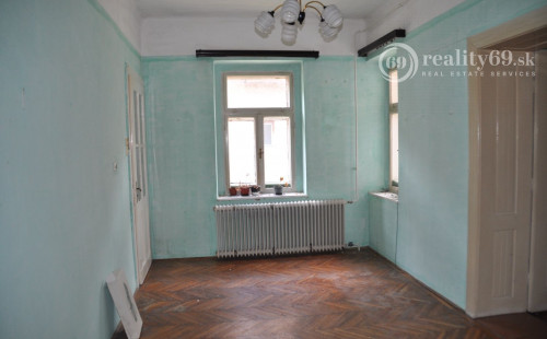 MAĎARSKO - GONC 3 IZBOVÝ  RD V TICHEJ ULIČKE SO SLOVENSKÝM SUSEDOM