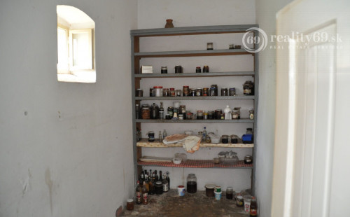 MAĎARSKO - GONC 3 IZBOVÝ  RD V TICHEJ ULIČKE SO SLOVENSKÝM SUSEDOM