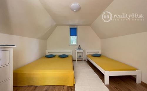 MAĎARSKO - JAZERO RAKACA - 3 IZBOVÁ CHATA S TERASOU.