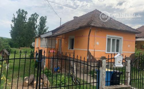 MAĎARSKO - PERKUPA PEKNÝ 2 + 1 IZBOVÝ RD NA TICHEJ ULICI