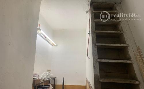 MAĎARSKO - PERKUPA PEKNÝ 2 + 1 IZBOVÝ RD NA TICHEJ ULICI