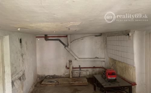 MAĎARSKO - PERKUPA PEKNÝ 2 + 1 IZBOVÝ RD NA TICHEJ ULICI