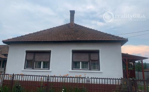 MAĎARSKO - SZENDRŐ 3 IZBOVÝ ZREKONŠTRUAVANÝ RODINNÝ DOM S TERASOU