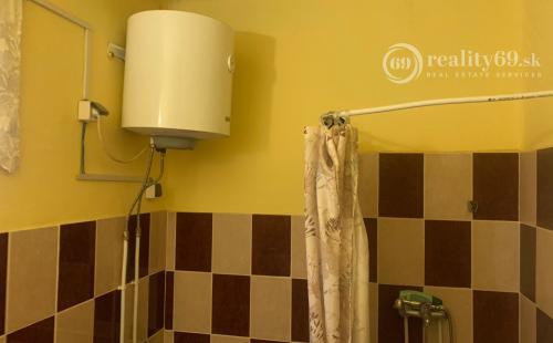 MAĎARSKO - SZENDRŐ 3 IZBOVÝ ZREKONŠTRUAVANÝ RODINNÝ DOM S TERASOU