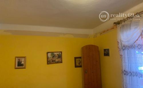 MAĎARSKO - SZENDRŐ 3 IZBOVÝ ZREKONŠTRUAVANÝ RODINNÝ DOM S TERASOU