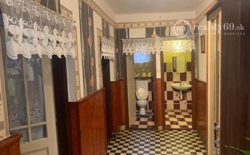 MAĎARSKO - SZENDRŐ 3 IZBOVÝ ZREKONŠTRUAVANÝ RODINNÝ DOM S TERASOU