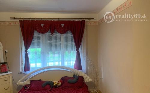 MAĎARSKO - SZENDRŐ 3 IZBOVÝ ZREKONŠTRUAVANÝ RODINNÝ DOM S TERASOU