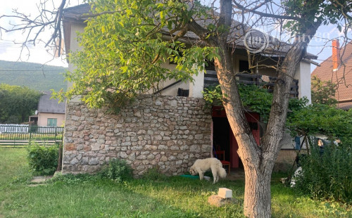 MAĎARSKO OBEC TORNANÁDASKA - VEĽKÝ 3 IZBOVÝ KAMENNÝ RD BLÍZKO HRANÍC.