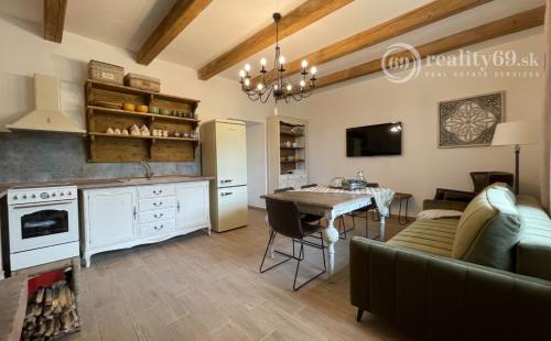 REZERVOVANÉ - MAĎARSKO - ABAUJVAR 3 IZBOVÝ ZREKONŠTRUOVANÝ RODINNÝ DOM.